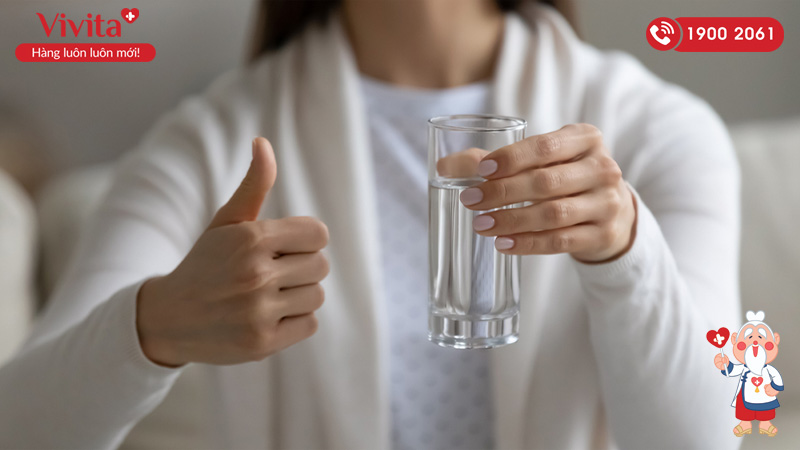 Uống đủ nước mỗi ngày hỗ trợ điều trị bệnh thoát vị đĩa đệm