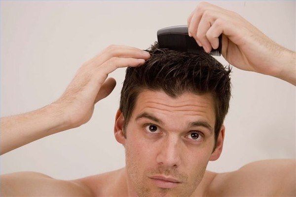 10 nguyên nhân hàng đầu gây ra rụng tóc ở nam giới  ELLE Man