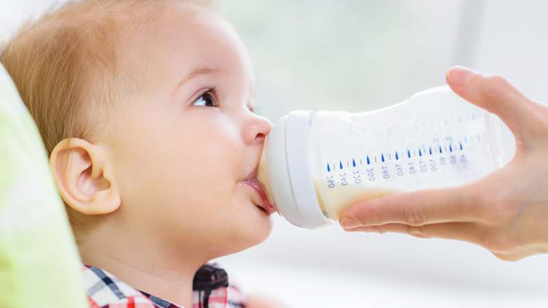 Lưu ý khi cho bé uống sữa