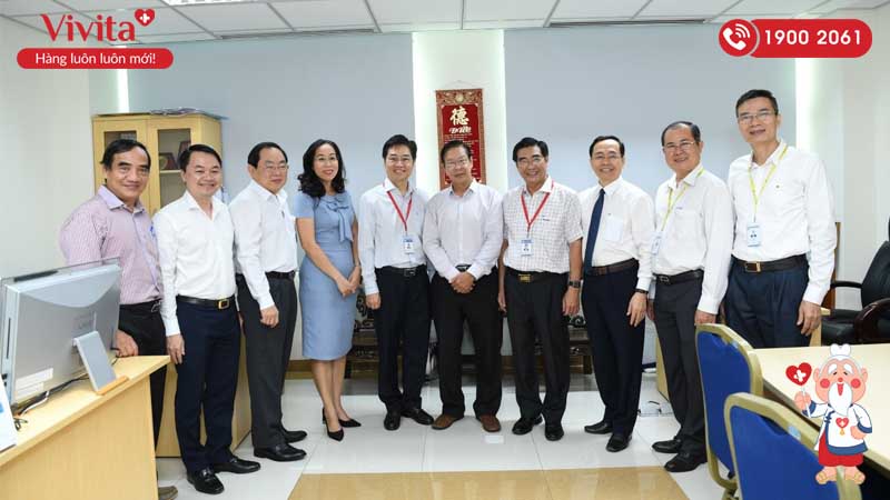 Ban lãnh đạo Đại học Y Dược Thành phố Hồ Chí Minh thăm và chúc mừng GS.TS.BS Đặng Vạn Phước nhân ngày 20/11