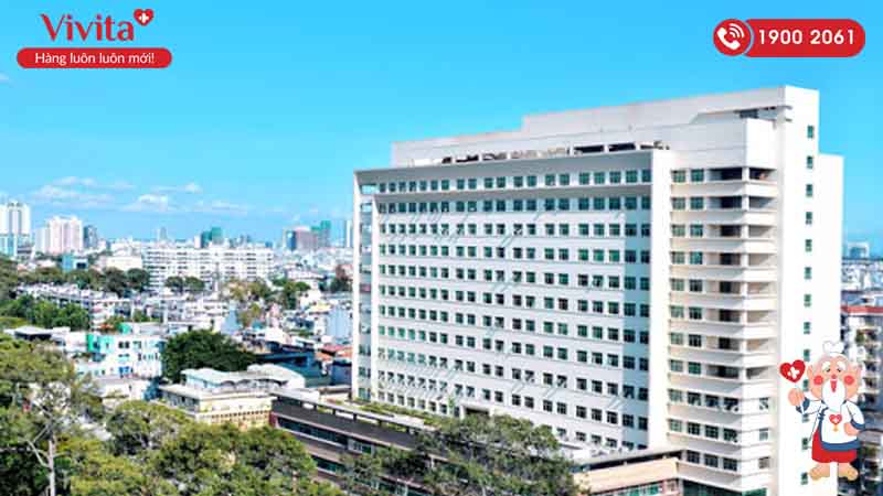 Tòa nhà 17 tầng tại trụ sở chính của bệnh viện ĐHYD TP.HCM