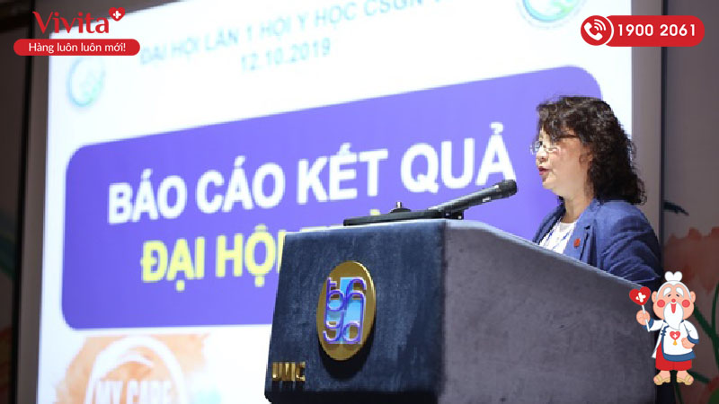 Bác sĩ Thân Hà Ngọc Thể trình bày tại Đại hội lần thứ 1 Hội y học chăm sóc giảm nhẹ Việt Nam
