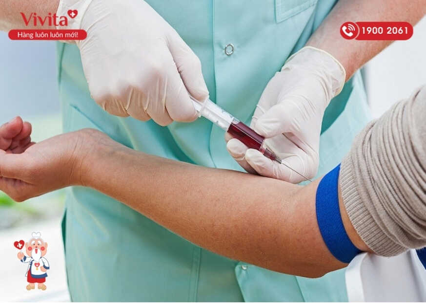 Người bệnh sẽ được yêu cầu cung cấp mẫu máu để bác sĩ tiến hành phân tích các chỉ số trong máu của bệnh nhân.