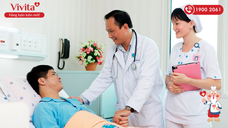Bác sĩ nhiệt tình chăm sóc bệnh nhân tại Bệnh viện Hoàn Mỹ Sài Gòn