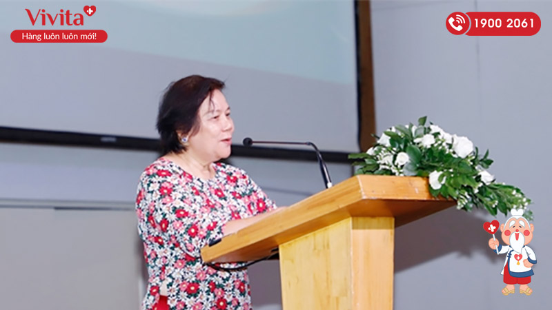 Bác sĩ Trần Kiều Miên phát biểu trong một hội nghị khoa học