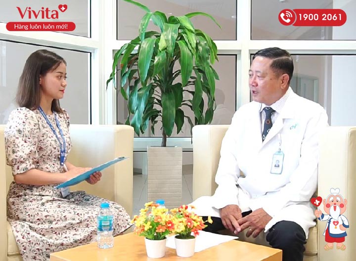 PGS.TS.BS Trần Quang Bính trong buổi chia sẻ về kinh nghiệm sử dụng kháng sinh