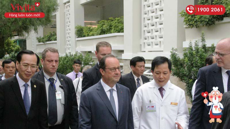 Tổng thống Pháp đến thăm Viện Tim Thành phố Hồ Chí Minh