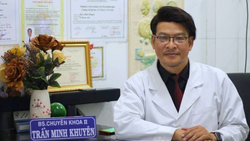 BS.CKII Trần Minh Khuyên đang công tác tại Phòng khám Bệnh viện Đại học Y Dược 1