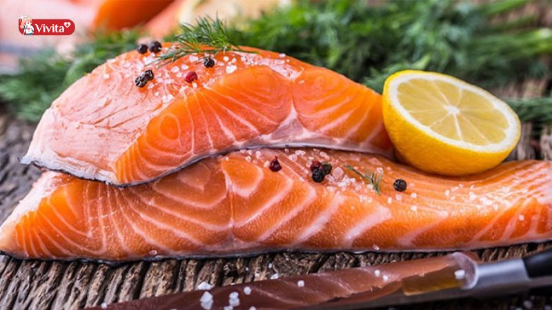Cá hồi chứa nhiều axit béo omega-3 có lợi cho người bị huyết áp cao