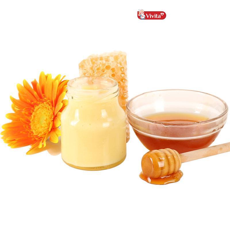 Kẹo sữa ong chúa có thành phần gồm vitamin và các chất dinh dưỡng như carbs, acid amin, protein,... có công dụng hỗ trợ chăm sóc sức khỏe và làm đẹp.