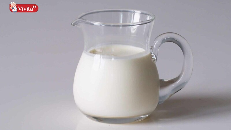 Sữa tươi nguyên kem chiết xuất hoàn toàn từ sữa bò và có chứa 3.5 - 3.7% chất béo. 