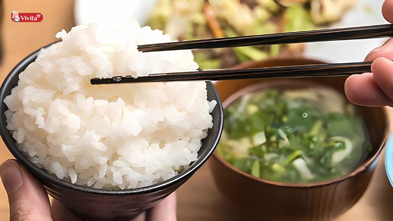 Ăn lót dạ bằng tinh bột trước khi uống