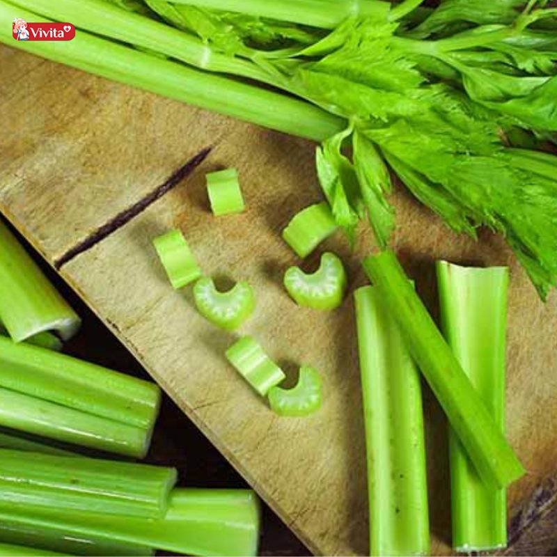 Uống nước ép cần tây