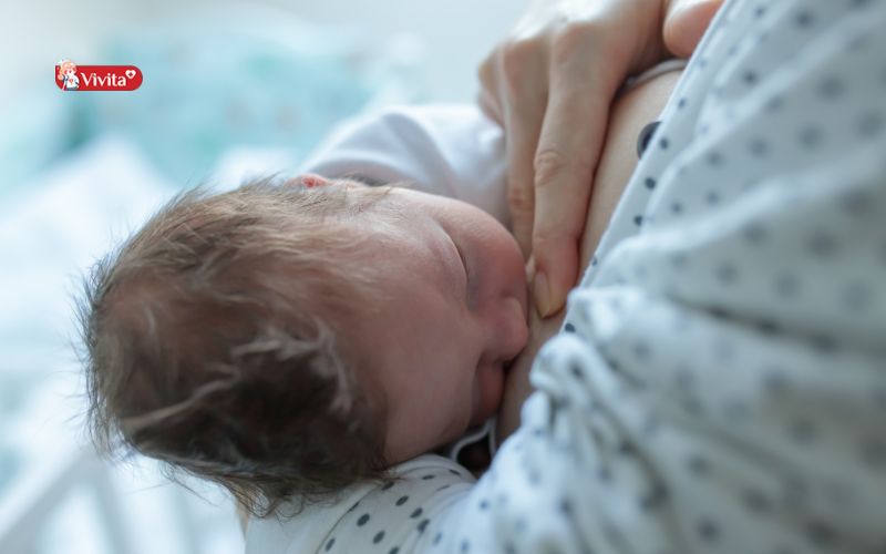 Dấu hiệu trẻ sơ sinh ăn đủ no cha mẹ nên biết