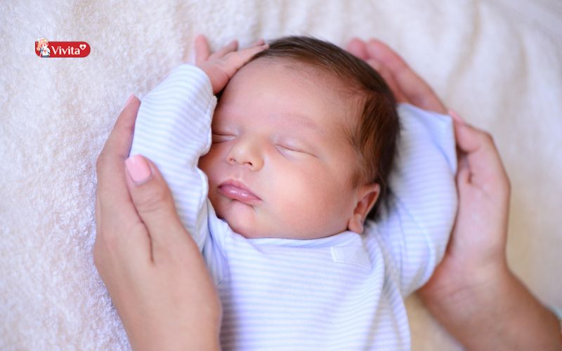 Lưu ý quan trọng khi phụ huynh cho trẻ sơ sinh ăn