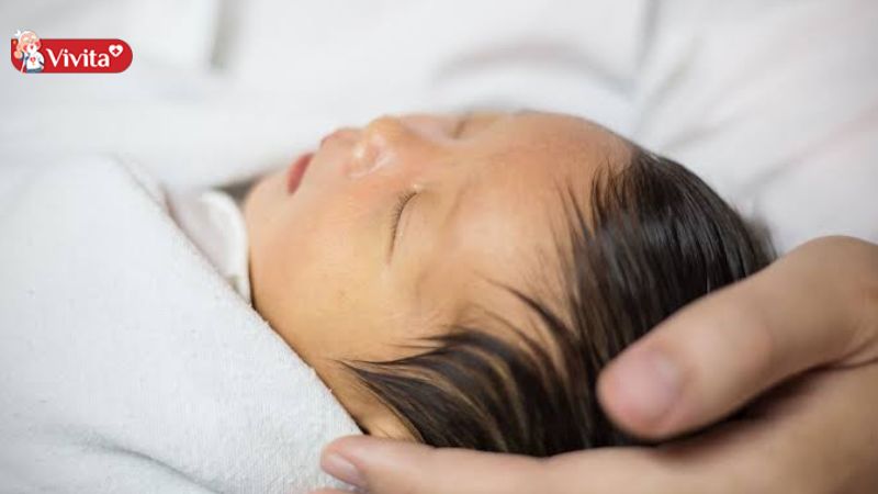 Cần quan sát các dấu hiệu nhận biết khi trẻ hết vàng da