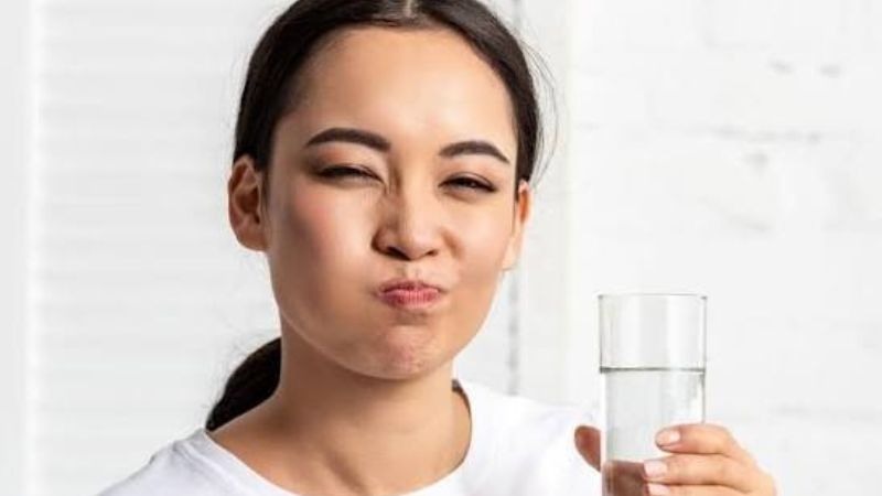 Súc miệng bằng nước muối loãng